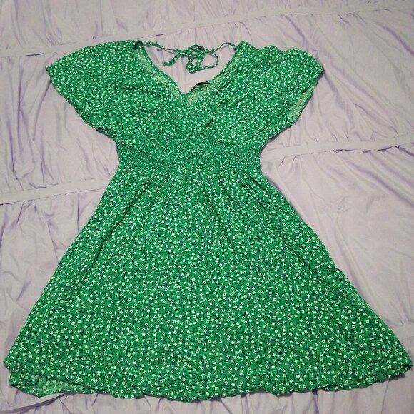 Slightly used short dress with green and white floral print from 'Bebop', size X - Picture 1 of 5